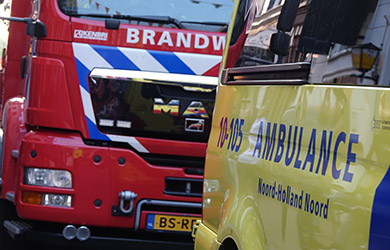 Ambulance spoedurgentie aan de Mauhsstraat in Amstelveen